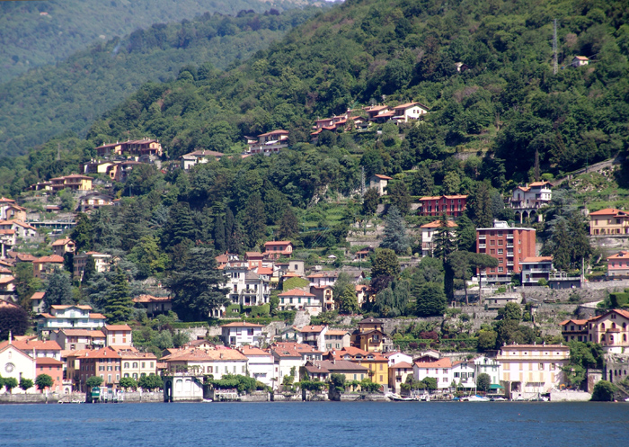 110 Como village