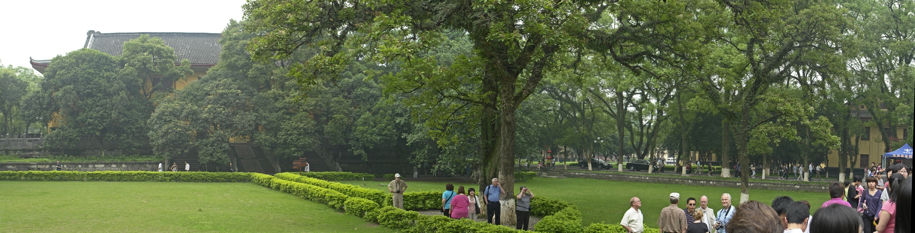 Guilin16.jpg - 3 images, Size: 9669 x 2768, FOV: 120.94 x 34.63, RMS: 2.02, Lens: Standard, Projection: Spherical, Color: LDR